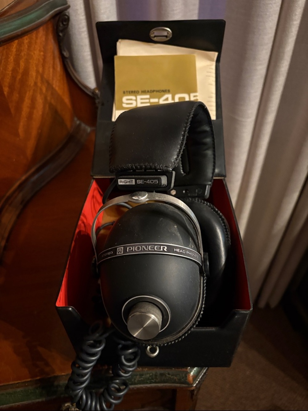 PIONEER Black Over-Ear Headphones with Coiled Cable